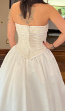 Load image into Gallery viewer, Alfred Angelo &#39;Vintage Strapless A-Line 1104&#39;

