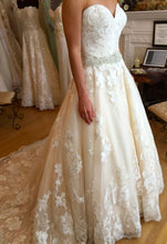 Load image into Gallery viewer, La Reve &#39;Elegant Lace Dress&#39; - La reve - Nearly Newlywed Bridal Boutique - 3

