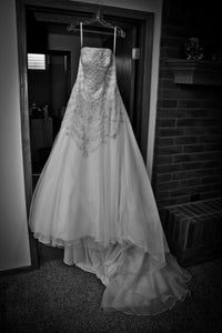 Allure '8377' size 8 used wedding dress front view on hanger