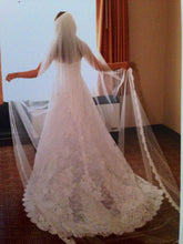 Load image into Gallery viewer, Monique Lhuillier &#39;Catherine&#39; - Monique Lhuillier - Nearly Newlywed Bridal Boutique - 1
