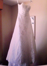 Load image into Gallery viewer, Monique Lhuillier &#39;Catherine&#39; - Monique Lhuillier - Nearly Newlywed Bridal Boutique - 3

