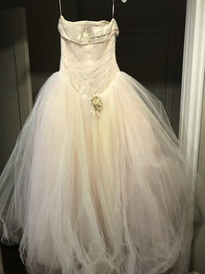 Edgardo Bonilla 'Clara' size 4 used wedding dress back view on hanger