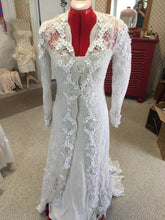 Load image into Gallery viewer, Badgley Mischka &#39;Elegant Lace&#39; - Badgley Mischka - Nearly Newlywed Bridal Boutique - 4
