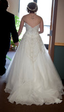 Load image into Gallery viewer, Allure &#39;8377&#39; size 8 used wedding dress back view on bride
