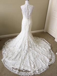 Allure Bridals 'C311' size 8 new wedding dress back view on mannequin