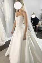 Load image into Gallery viewer, Pronovias &#39;Phoenica&#39;
