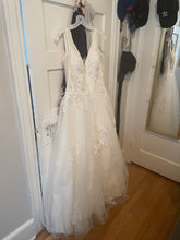 Load image into Gallery viewer, David&#39;s Bridal &#39;7WG3877&#39;
