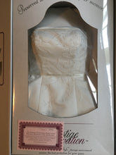Load image into Gallery viewer, Monique Lhuillier &#39;Sophisticated&#39; size 6 used wedding dress in box
