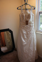 Load image into Gallery viewer, Demetrios &#39;9701&#39; - Demetrios - Nearly Newlywed Bridal Boutique - 4
