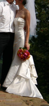 Load image into Gallery viewer, Custom &#39;Strapless&#39; size 2 used wedding dress side view on bride
