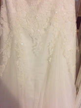 Load image into Gallery viewer, David&#39;s Bridal &#39;Strapless&#39; size 14 new wedding dress close up of fabric
