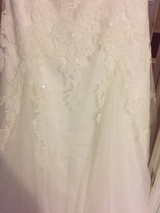 David's Bridal 'Strapless' size 14 new wedding dress close up of fabric