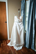 Load image into Gallery viewer, Tara Keely &#39;2152&#39; - Tara Keely - Nearly Newlywed Bridal Boutique - 2
