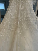 Load image into Gallery viewer, Pronovias &#39;Nocturne&#39;
