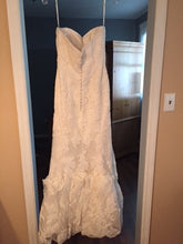 Load image into Gallery viewer, Demetrios &#39;900&#39; - Demetrios - Nearly Newlywed Bridal Boutique - 2
