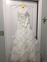 Load image into Gallery viewer, Victoria&#39;s &#39;2652&#39; - Victoria&#39;s - Nearly Newlywed Bridal Boutique - 1

