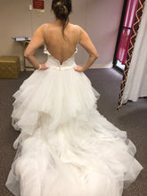 Load image into Gallery viewer, Allure Bridals &#39;9450&#39; size 10 new wedding dress back view on bride
