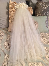 Load image into Gallery viewer, Mori Lee &#39;Princess&#39; size 12 used wedding dress view of veil
