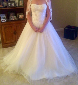 Oleg Cassini 'Sweetheart' size 10 new wedding dress front view on bride