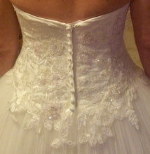 Load image into Gallery viewer, Oleg Cassini &#39;Sweetheart&#39; size 10 new wedding dress back view close up
