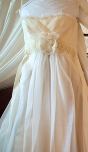 Vera Wang '12147' size 8 used wedding dress front view on hanger
