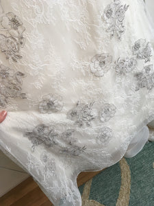 Lian Carlo '5875' size 10 sample wedding dress view of hem