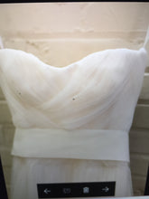 Load image into Gallery viewer, Vera Wang &#39;Delaney&#39; size 6 used wedding dress front view of bustline
