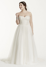 Load image into Gallery viewer, David&#39;s Bridal &#39;Tulle Lace&#39; size 18 new wedding dress front view on model
