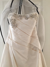 Load image into Gallery viewer, Enzoani &#39;Deanna&#39; size 8 used wedding dress front view on hanger
