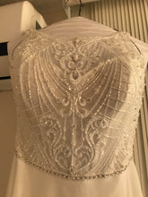 Load image into Gallery viewer, Wtoo &#39;Hathaway&#39; size 8 used wedding dress front view close up
