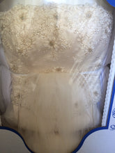 Load image into Gallery viewer, Maggie Sottero &#39;S267&#39; - Maggie Sottero - Nearly Newlywed Bridal Boutique - 3

