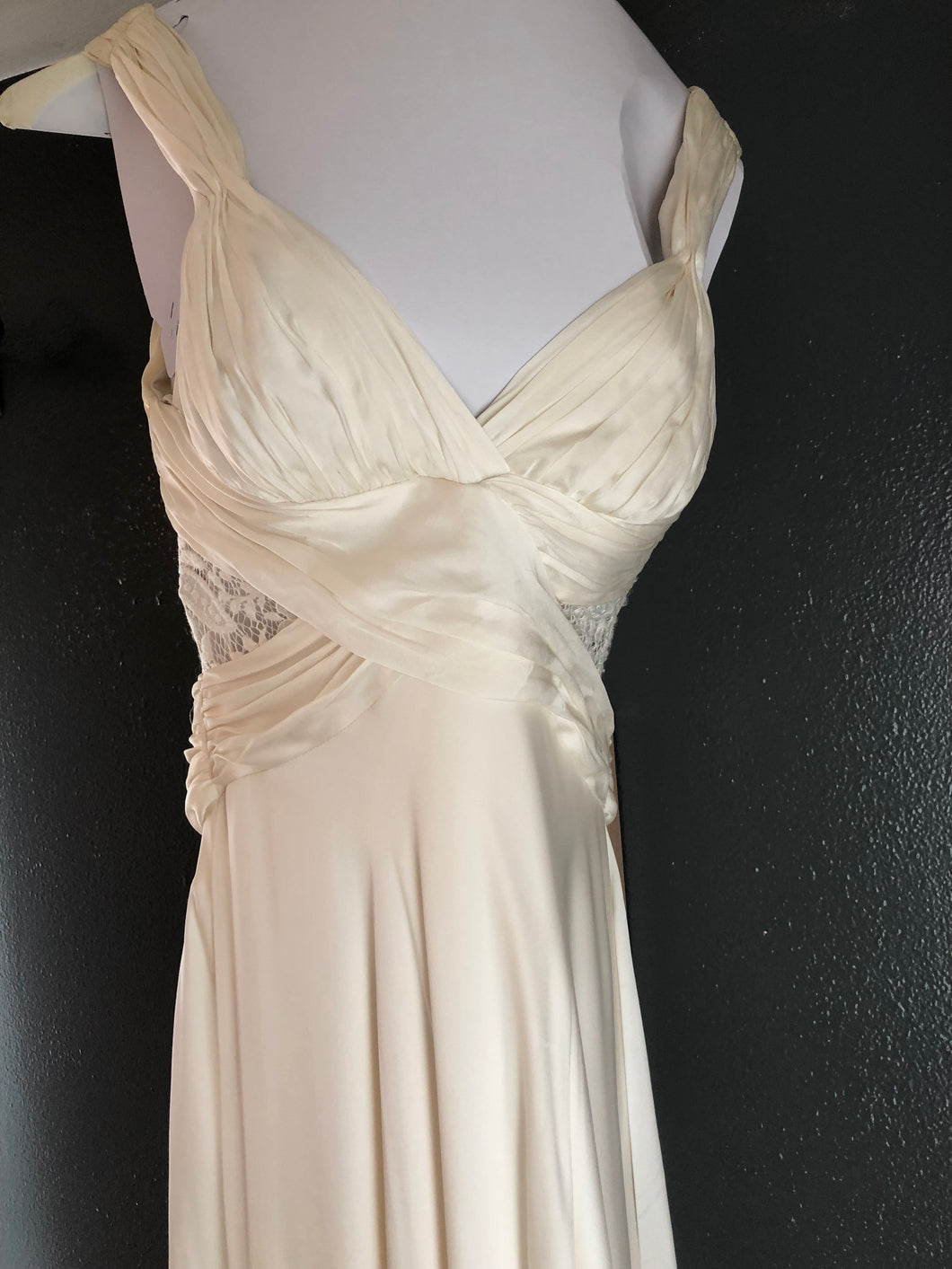 Theia 'Romantic' size 4 used wedding dress front view on hanger