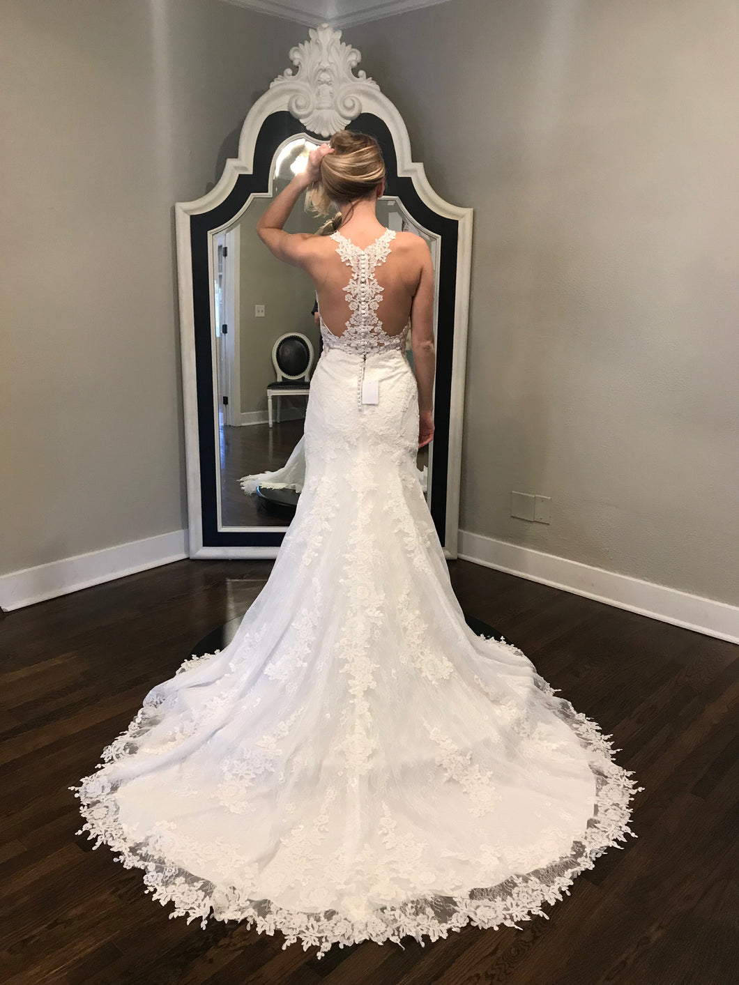 Essence of Australia '2342' size 4 new wedding dress back view on bride
