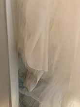 Load image into Gallery viewer, Allure Bridals &#39;Illusion High Neck Lace and Tulle A-line&#39;
