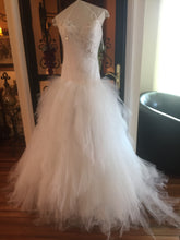 Load image into Gallery viewer, Pnina Tornai &#39;Princess&#39; size 4 new wedding dress front view on mannequiin
