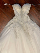 Load image into Gallery viewer, Allure Bridals &#39;9369&#39;
