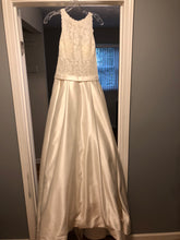 Load image into Gallery viewer, Allure Bridals Romance&#39; size 14 new wedding dress front view on hanger
