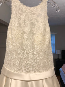 Allure Bridals Romance' size 14 new wedding dress front view of bustline
