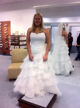 Load image into Gallery viewer, Alfred Angelo &#39;2123&#39; size 16 new wedding dress front view on bride
