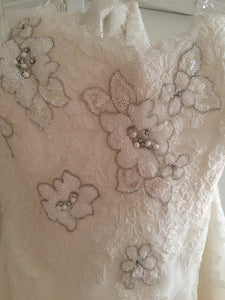 Enzoani 'Fiji-D' size 6 new wedding dress close up of fabric