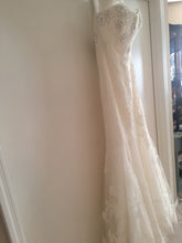 Load image into Gallery viewer, Enzoani &#39;Fiji-D&#39; size 6 new wedding dress front view on hanger
