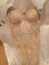 Load image into Gallery viewer, Berta &#39;16-28&#39; size 6 used wedding dress close up of dress bodice
