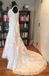 Essence of Australia '1617' size 10 used wedding dress side view on mannequin