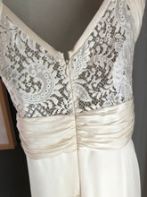 Load image into Gallery viewer, Theia &#39;Romantic&#39; size 4 used wedding dress back view on hanger
