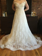 Load image into Gallery viewer, Monique Lhuillier &#39;Promise&#39; - Monique Lhuillier - Nearly Newlywed Bridal Boutique - 3
