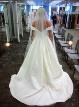 Load image into Gallery viewer, David&#39;s Bridal &#39;WG3979&#39;
