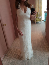 Load image into Gallery viewer, Monique Lhuillier &#39;V Neck Halter&#39; - Monique Lhuillier - Nearly Newlywed Bridal Boutique - 3
