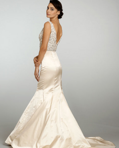 Lazaro '3314' size 4 sample wedding dress back view on model