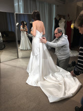 Load image into Gallery viewer, Anna Maier &#39;Daryl&#39; size 0 new wedding dress side view on bride
