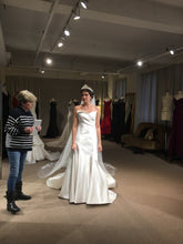 Load image into Gallery viewer, Anna Maier &#39;Daryl&#39; size 0 new wedding dress front view on bride
